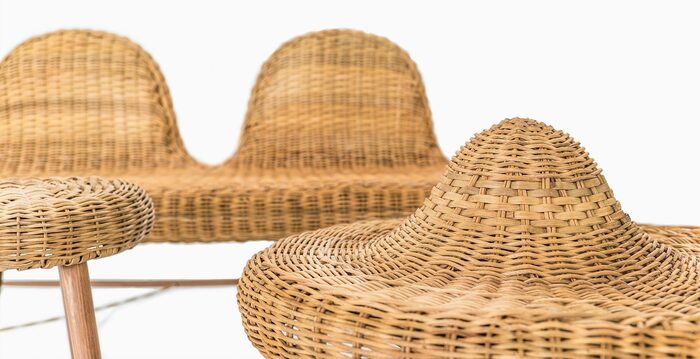 La colección de muebles Guajiro, de los diseñadores Carilyn de la Vega y Carlos Pérez, se inspira en el sombrero guajiro cubano, muestra de la tradición artesanal de la cestería para llegar al uso doméstico: mobiliario fresco, de fibras naturales, apropiado para nuestro clima y orgulloso de la más autóctona identidad campesina.