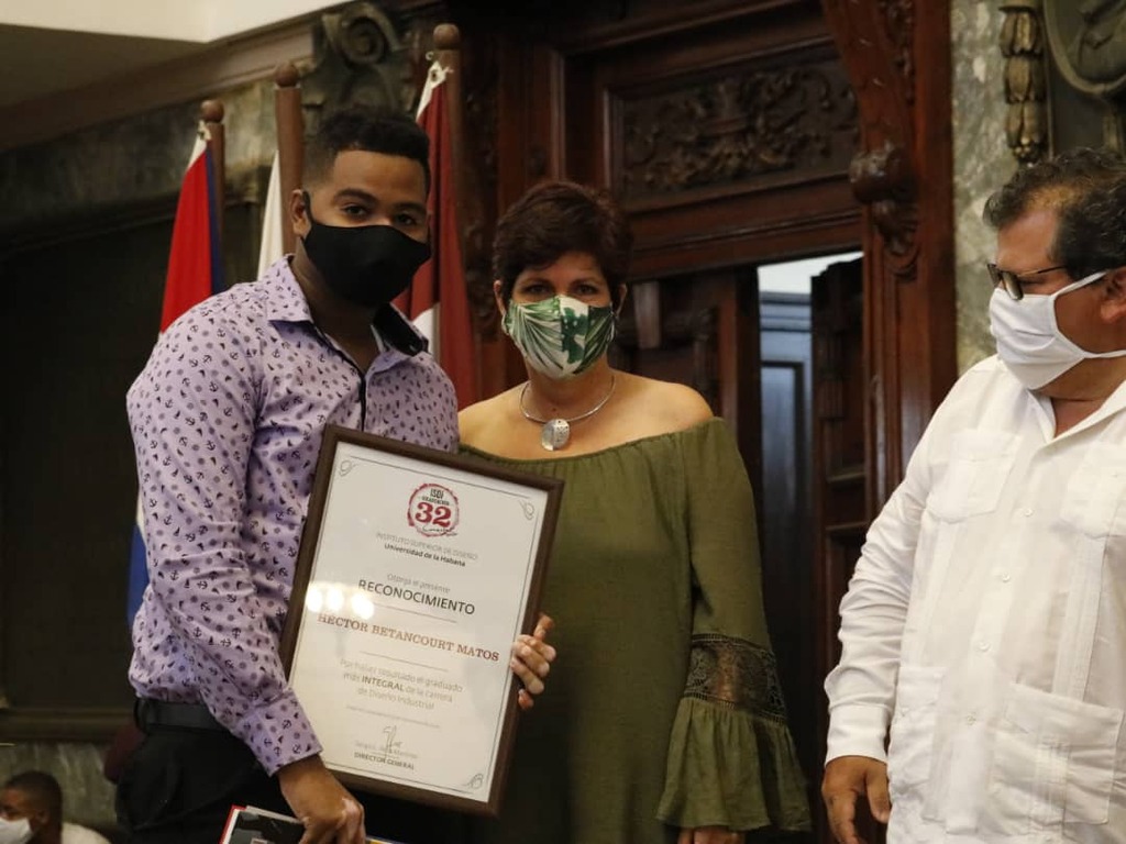 32 graduación del ISDi
