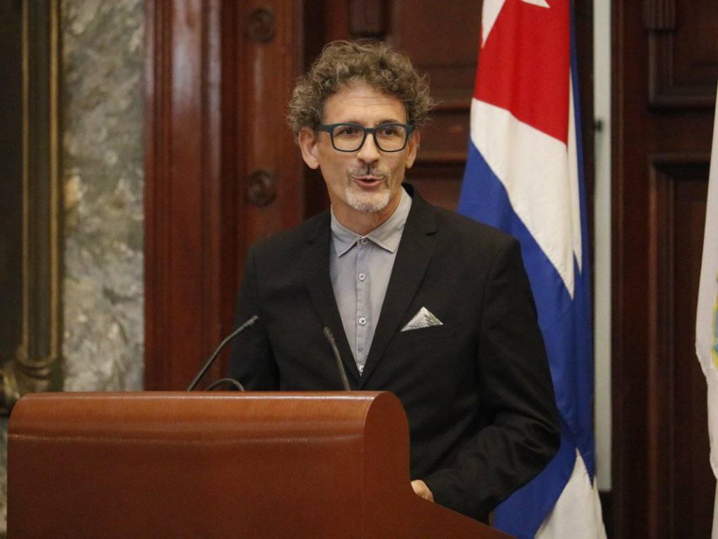 diseñador cubano Jose “Pepe” Menéndez